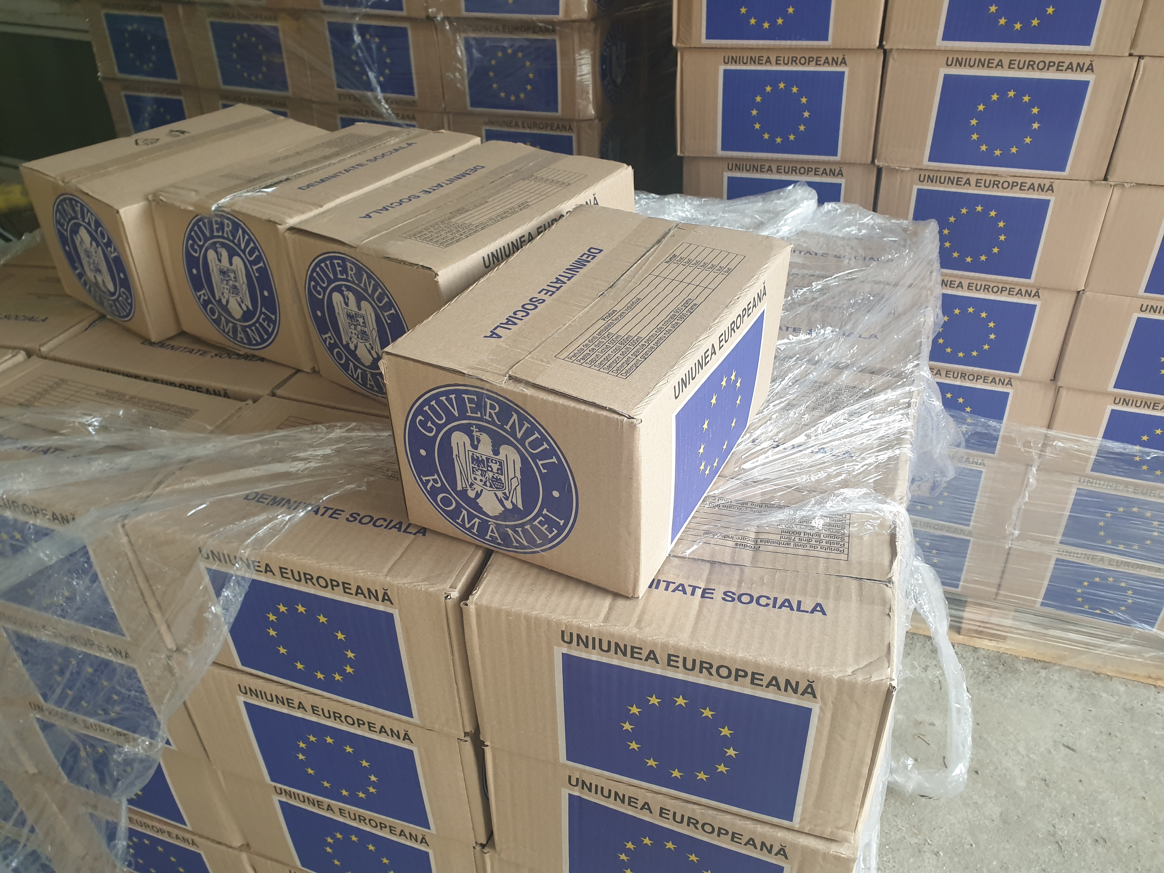 Începe distribuirea pachetelor alimentare acordate de UE