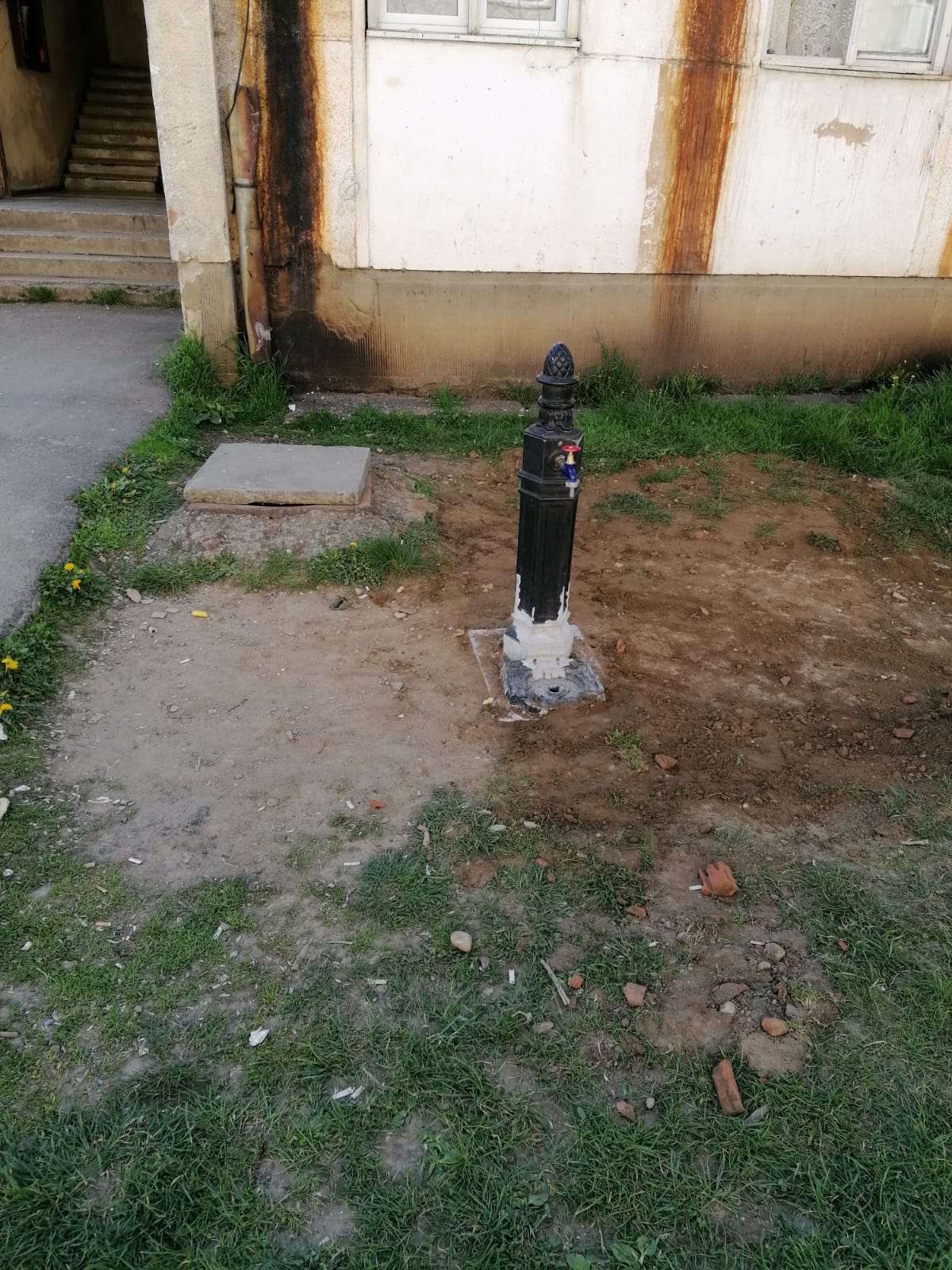 Cișmea de apă potabilă pe strada Dumbravei nr. 2